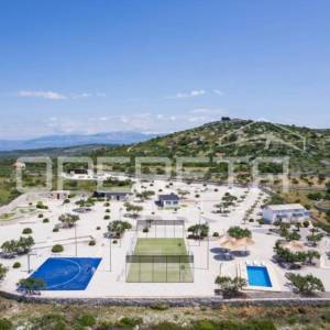 Brač, Milna - raznovrsno imanje s bazenom i sportskim sadržajima