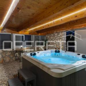 Brač, Milna - raznovrsno imanje s bazenom i sportskim sadržajima