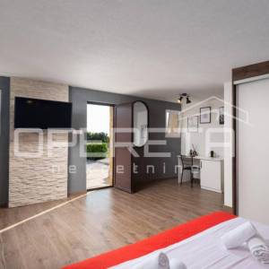 Brač, Milna - raznovrsno imanje s bazenom i sportskim sadržajima