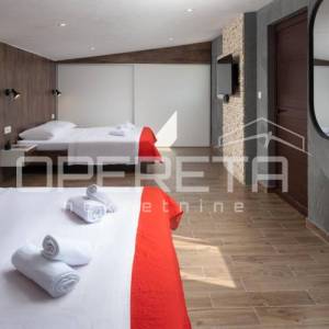 Brač, Milna - raznovrsno imanje s bazenom i sportskim sadržajima