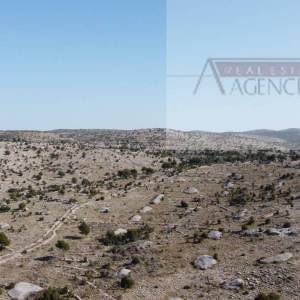 Brač Nerežišća 88252 m2 južna strana prilika - moguća izgradnja