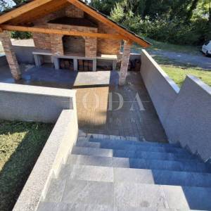 BRIBIR, kamena kuća sa pogledom na more