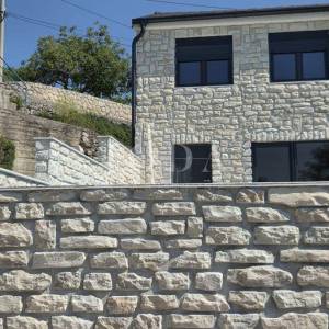 BRIBIR, kamena kuća sa pogledom na more