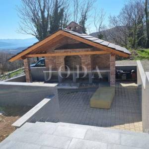 BRIBIR, kamena kuća sa pogledom na more