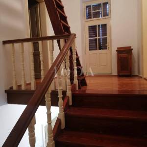 Bribir – starija kuća s velikom okućnicom, garažom i dodatnim prostorima