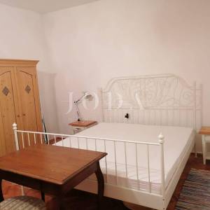 Bribir – starija kuća s velikom okućnicom, garažom i dodatnim prostorima