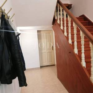 Bribir – starija kuća s velikom okućnicom, garažom i dodatnim prostorima