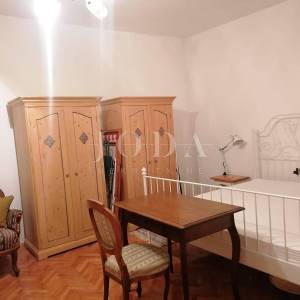 Bribir – starija kuća s velikom okućnicom, garažom i dodatnim prostorima