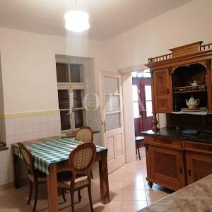 Bribir – starija kuća s velikom okućnicom, garažom i dodatnim prostorima