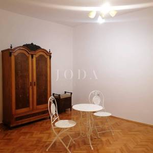 Bribir – starija kuća s velikom okućnicom, garažom i dodatnim prostorima