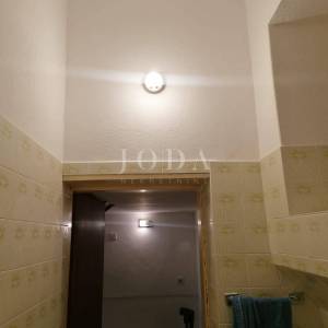 Bribir – starija kuća s velikom okućnicom, garažom i dodatnim prostorima