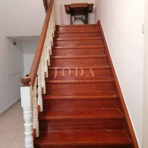 Bribir – starija kuća s velikom okućnicom, garažom i dodatnim prostorima