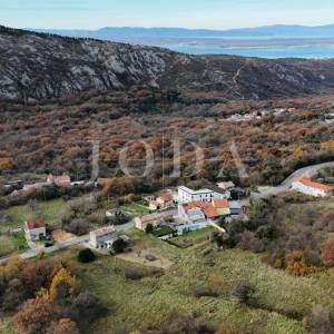 Bribir – starija kuća s velikom okućnicom, garažom i dodatnim prostorima