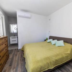 BRIBIR - Troetažna vila s bazenom i pogledom na more 