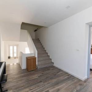 BRIBIR - Troetažna vila s bazenom i pogledom na more 