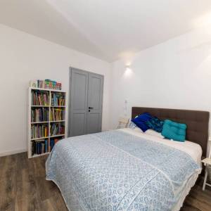 BRIBIR - Troetažna vila s bazenom i pogledom na more 