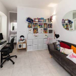 BRIBIR - Troetažna vila s bazenom i pogledom na more 