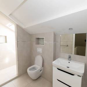 BRIBIR - Troetažna vila s bazenom i pogledom na more 