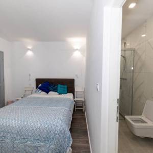 BRIBIR - Troetažna vila s bazenom i pogledom na more 