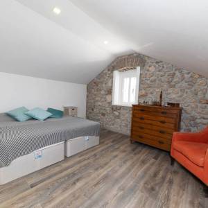 BRIBIR - Troetažna vila s bazenom i pogledom na more 