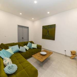 BRIBIR - Troetažna vila s bazenom i pogledom na more 