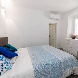 BRIBIR - Troetažna vila s bazenom i pogledom na more 