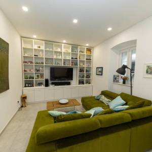 BRIBIR - Troetažna vila s bazenom i pogledom na more 