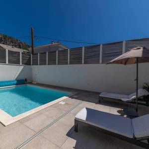 BRIBIR - Troetažna vila s bazenom i pogledom na more 