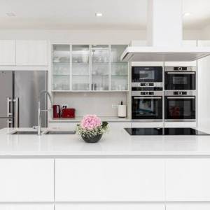 BRIBIR - Troetažna vila s bazenom i pogledom na more 