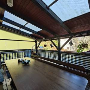 Brod na Kupi - Dvije kuće s uređenom okućnicom