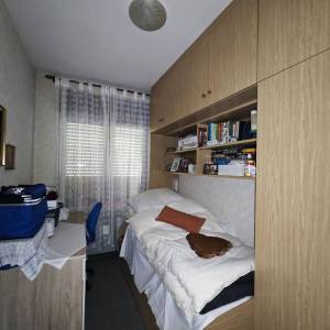 Brod na Kupi - Dvije kuće s uređenom okućnicom