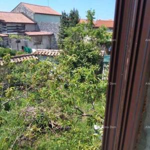 Brtonigla, Samostojeća kuća s okućnicom – za renovaciju