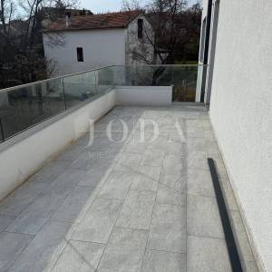 Čavle - Prostrani penthouse u novogradnji