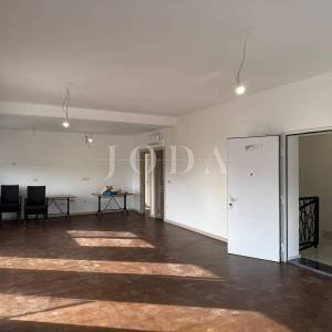 Čavle - Prostrani penthouse u novogradnji