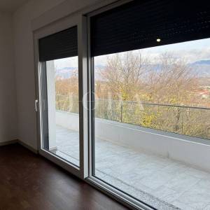 Čavle - Prostrani penthouse u novogradnji