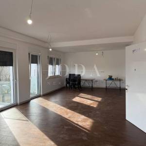 Čavle - Prostrani penthouse u novogradnji