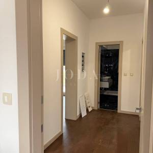 Čavle - Prostrani penthouse u novogradnji