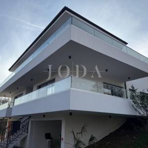 Čavle - Prostrani penthouse u novogradnji