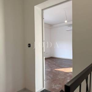 Čavle - Prostrani penthouse u novogradnji