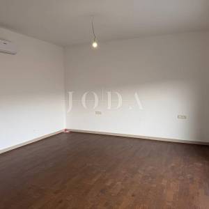 Čavle - Prostrani penthouse u novogradnji