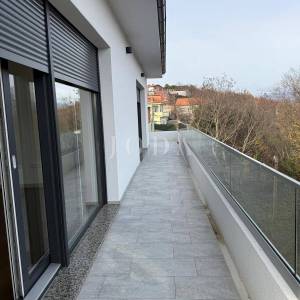 Čavle - Prostrani penthouse u novogradnji