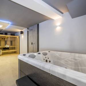 ČIŽIĆI – Luksuzna apartmanska vila s wellnessom i bazenom uz more