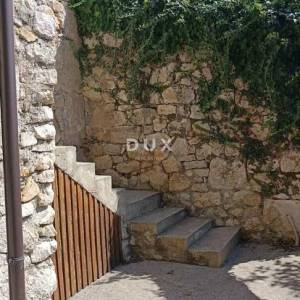 CRIKVENICA, BELGRAD - dva apartmana s pogledom na more + dvorište! PRILIKA!