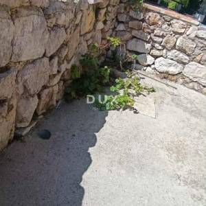 CRIKVENICA, BELGRAD - dva apartmana s pogledom na more + dvorište! PRILIKA!