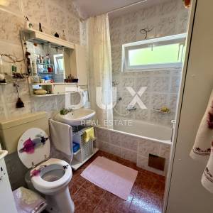 CRIKVENICA - Kuća u centru na 80 metara od mora! Prilika!