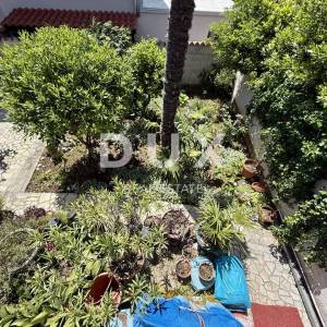 CRIKVENICA - Kuća u centru na 80 metara od mora! Prilika!