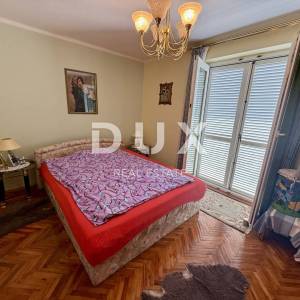 CRIKVENICA - Kuća u centru na 80 metara od mora! Prilika!