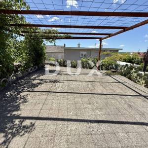 CRIKVENICA - Kuća u centru na 80 metara od mora! Prilika!