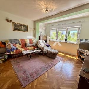 CRIKVENICA - Kuća u centru na 80 metara od mora! Prilika!