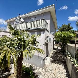 CRIKVENICA - Kuća u centru na 80 metara od mora! Prilika!